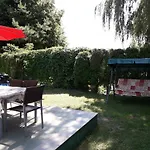 بيت للعطل Anna Ueduelohaz Balatonberény