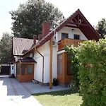 بيت للعطل Anna Ueduelohaz Balatonberény