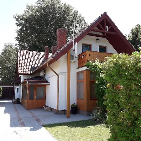 Holiday home Anna Ueduelohaz Balatonbereny