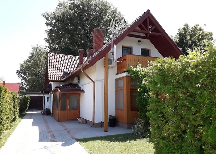 בית נופש Anna Ueduelohaz Balatonberény